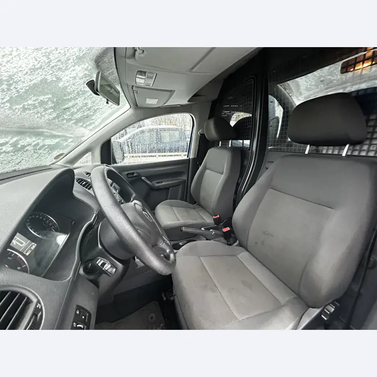 gepflegte Fahrzeuge aus dem Hafenumfeld-15