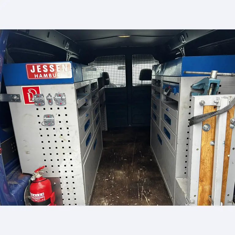 gepflegte Fahrzeuge aus dem Hafenumfeld-16