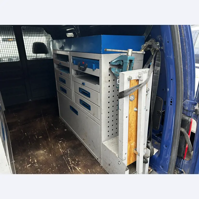 gepflegte Fahrzeuge aus dem Hafenumfeld-17