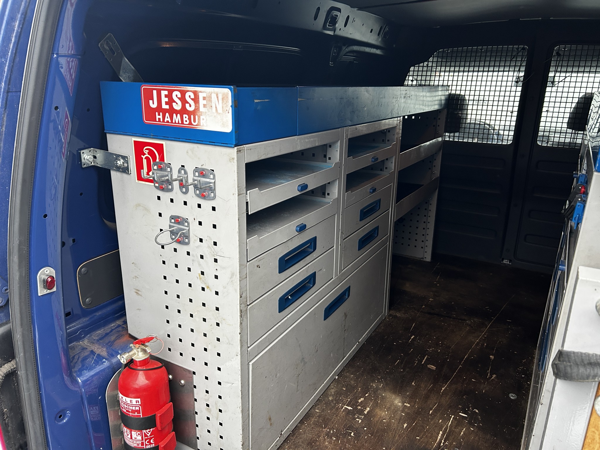 gepflegte Fahrzeuge aus dem Hafenumfeld-18