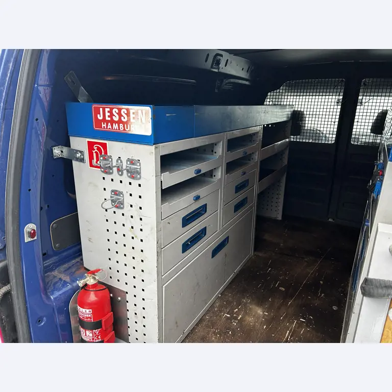 gepflegte Fahrzeuge aus dem Hafenumfeld-18