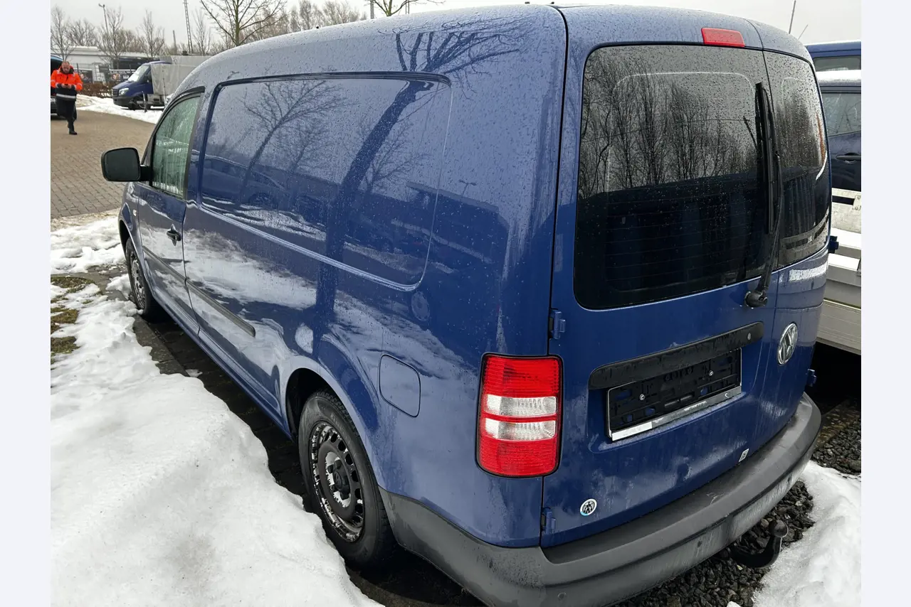 gepflegte Fahrzeuge aus dem Hafenumfeld-8