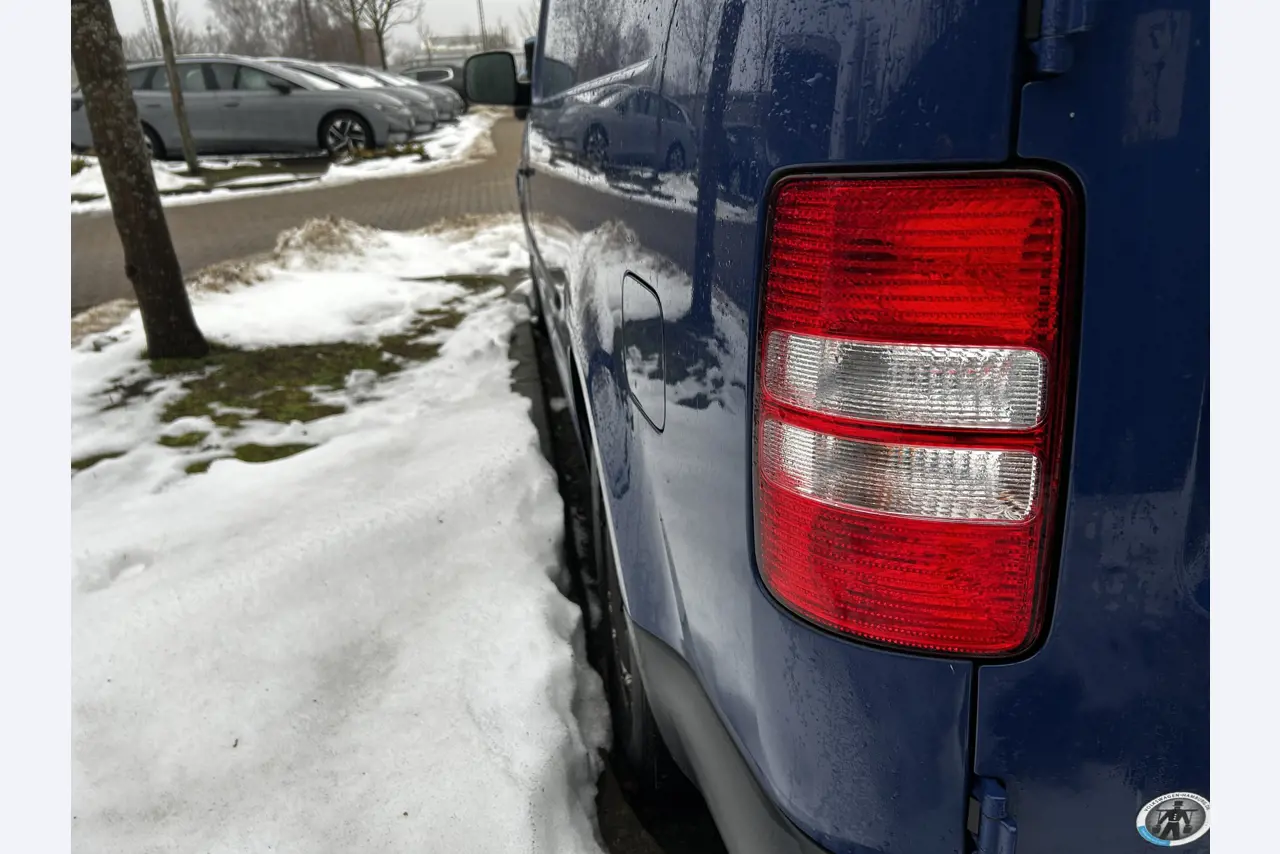 gepflegte Fahrzeuge aus dem Hafenumfeld-9