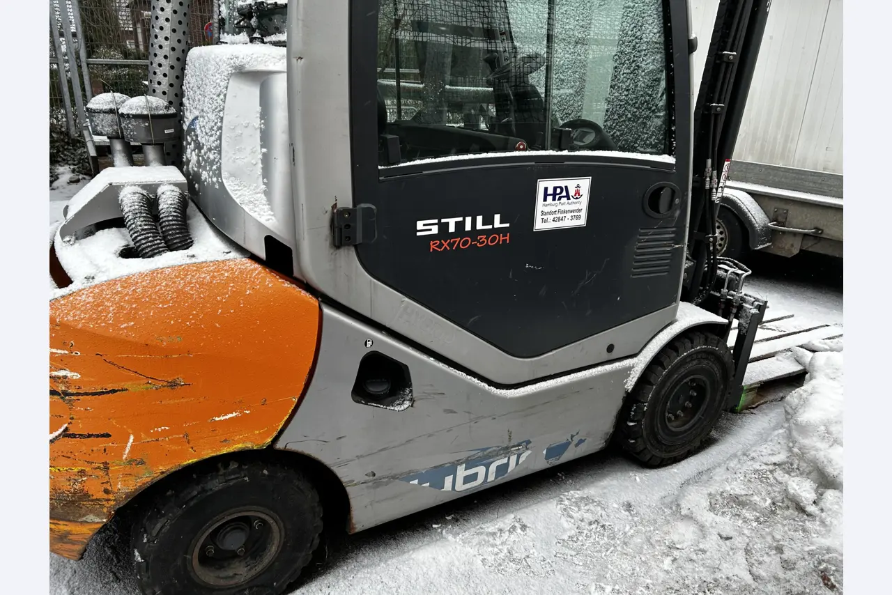 Dieselstapler sowie Radbagger mit Teleskoparm-11