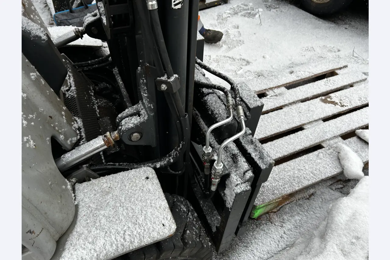 Dieselstapler sowie Radbagger mit Teleskoparm-18