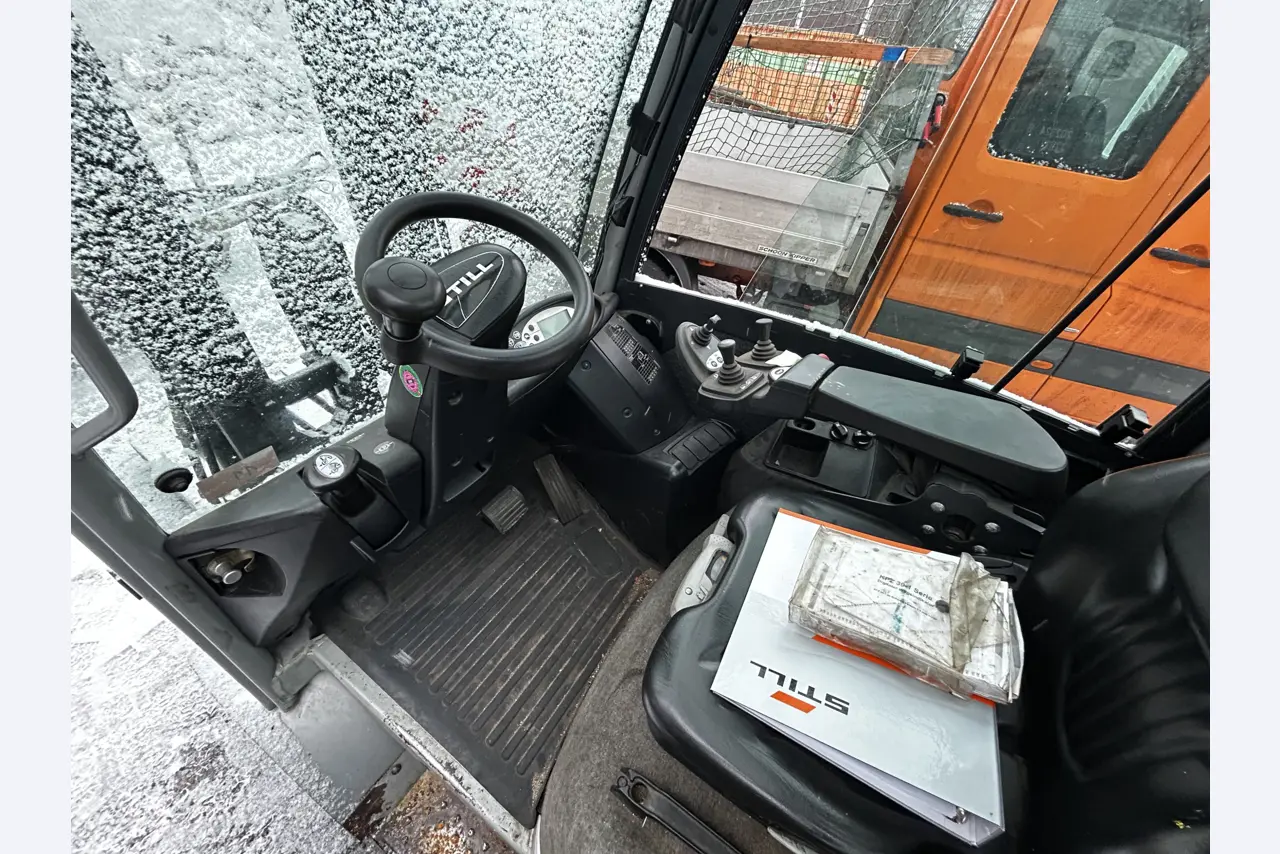 Dieselstapler sowie Radbagger mit Teleskoparm-23