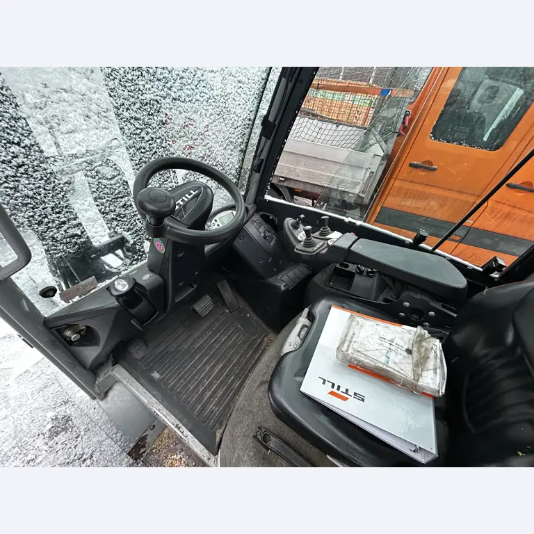 Dieselstapler sowie Radbagger mit Teleskoparm-23