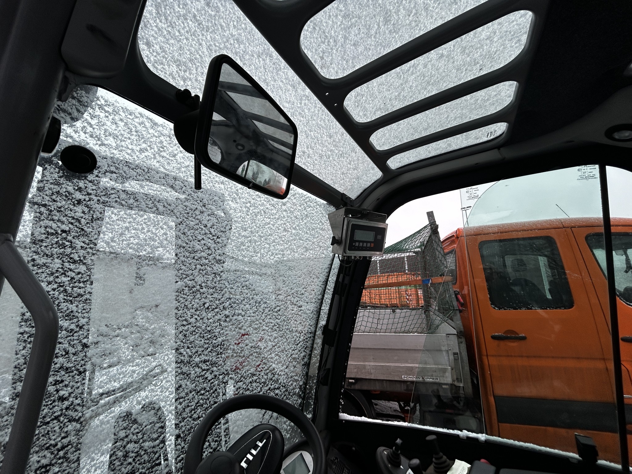 Dieselstapler sowie Radbagger mit Teleskoparm-24