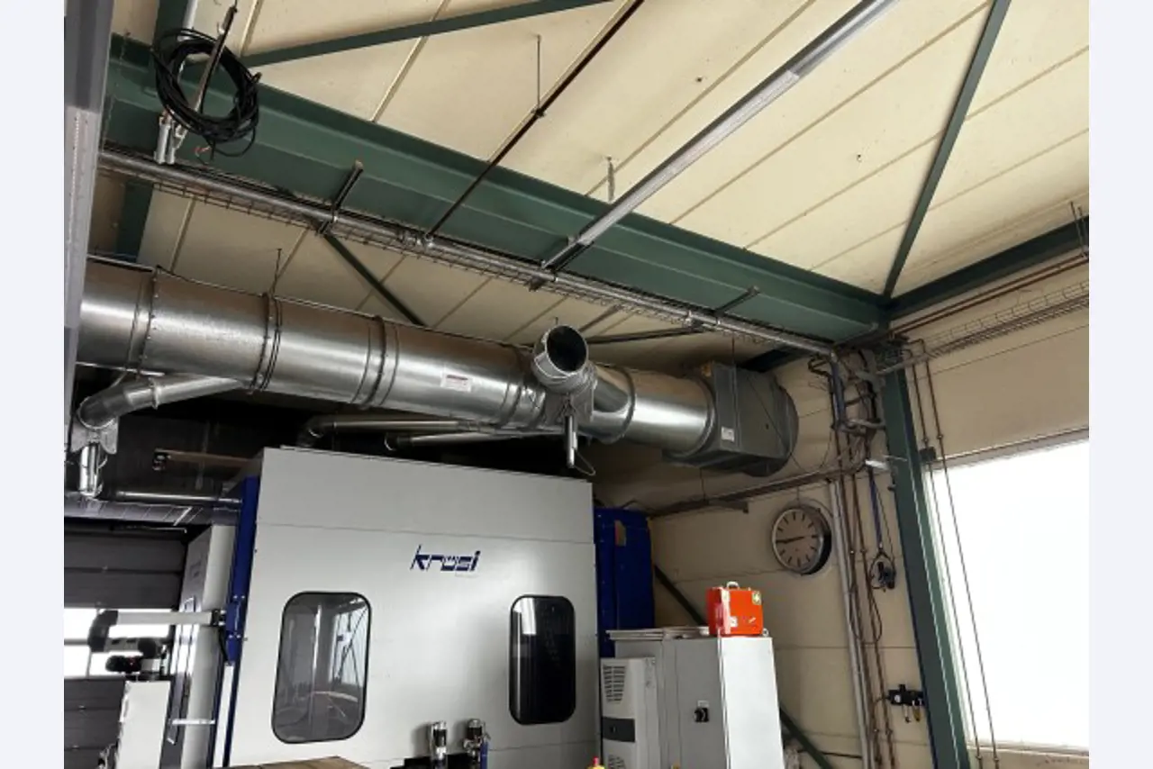 Working ship (direction finding boat) "Deepenschriewer IV" <br>and living barge "WS 3"-10