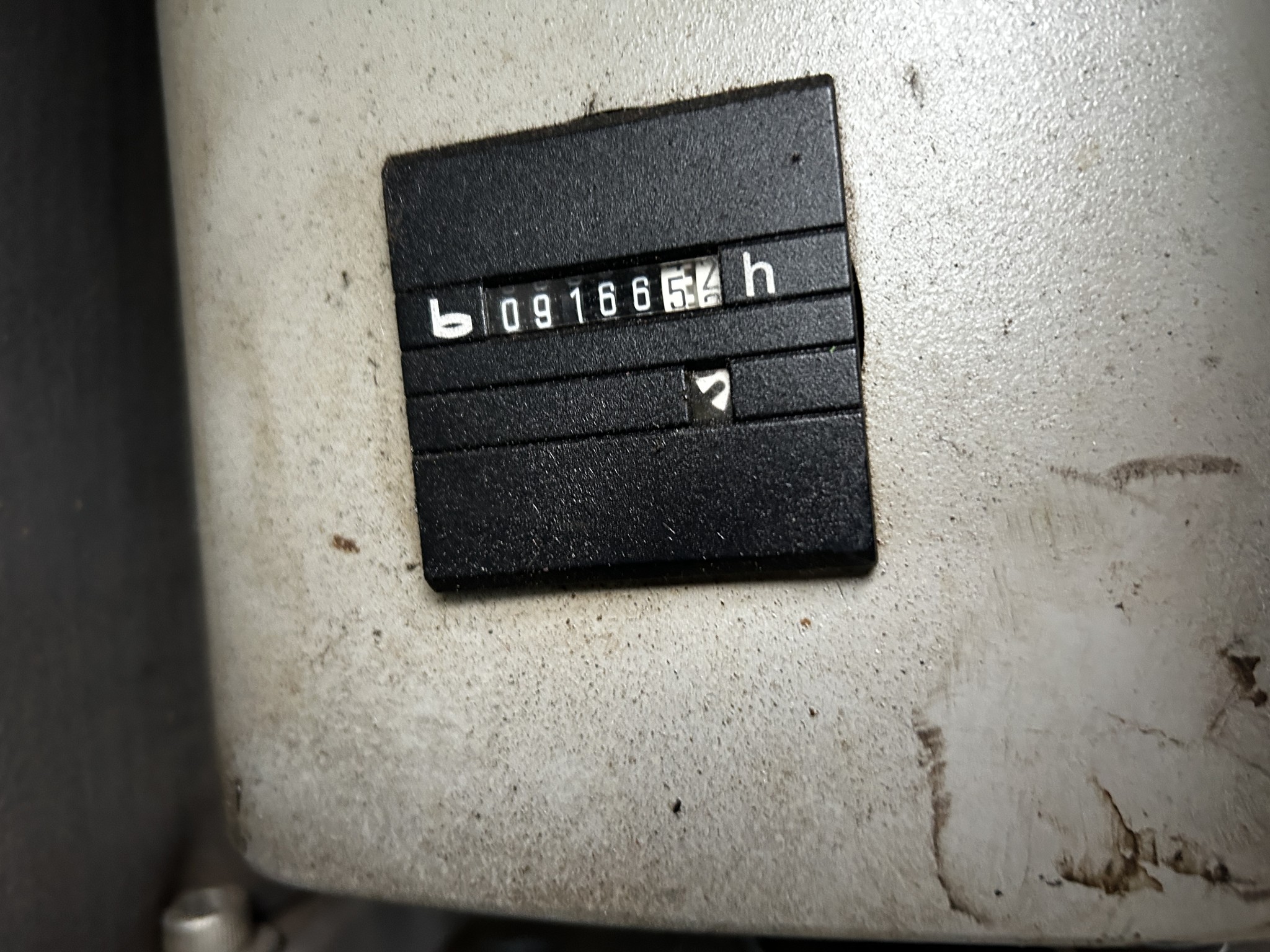 Vehículos en buen estado de la zona portuaria-10