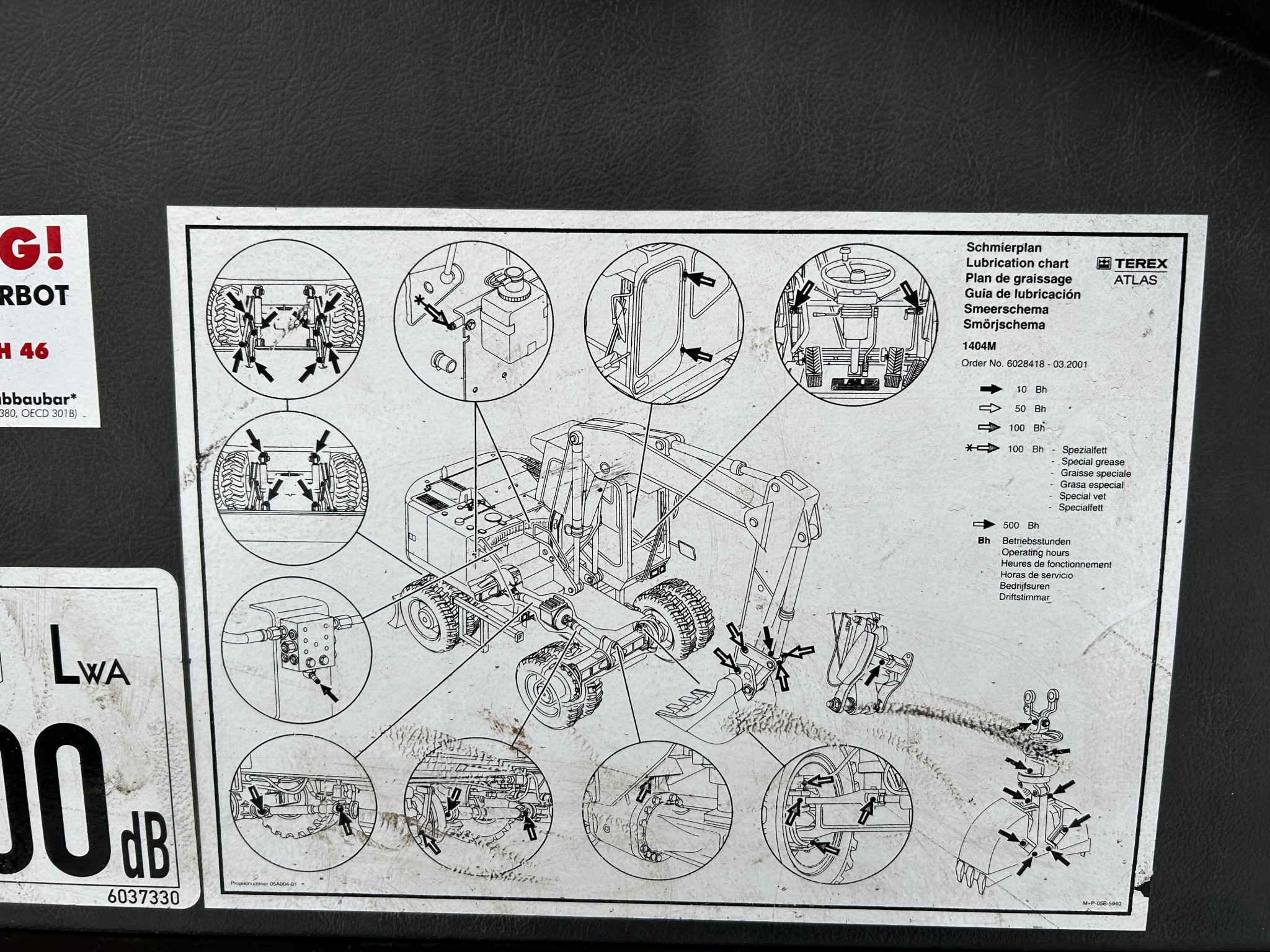 Vehículos en buen estado de la zona portuaria-12