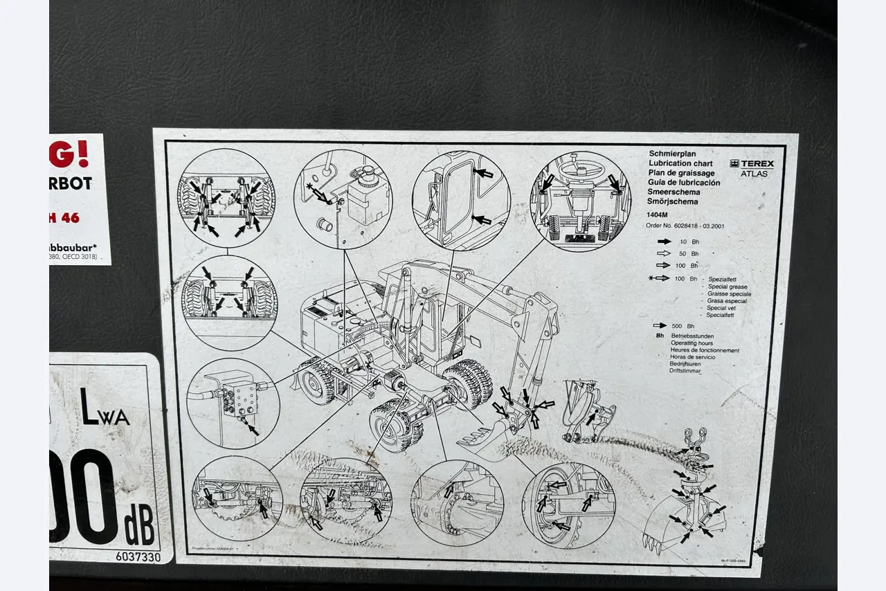 Vehículos en buen estado de la zona portuaria-12