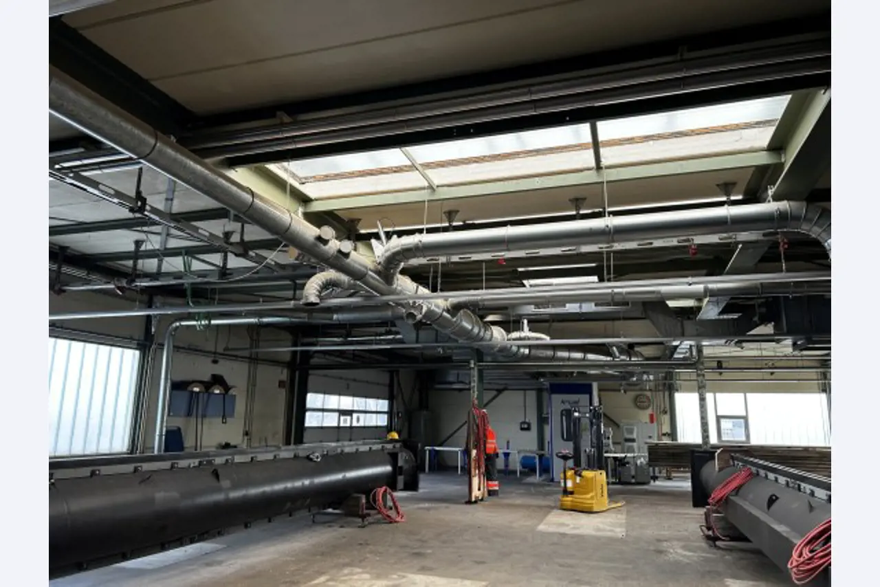 Working ship (direction finding boat) "Deepenschriewer IV" <br>and living barge "WS 3"-15