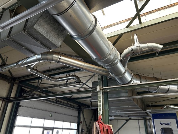 Working ship (direction finding boat) "Deepenschriewer IV" <br>and living barge "WS 3"-16