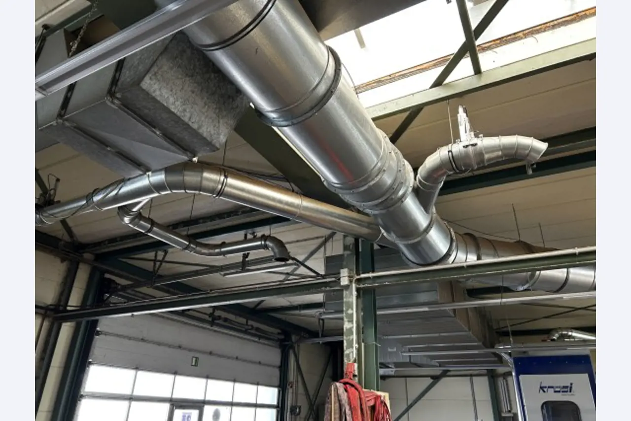 Working ship (direction finding boat) "Deepenschriewer IV" <br>and living barge "WS 3"-16