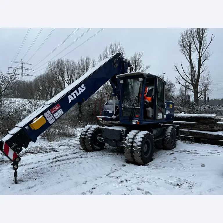 Vehículos en buen estado de la zona portuaria-1