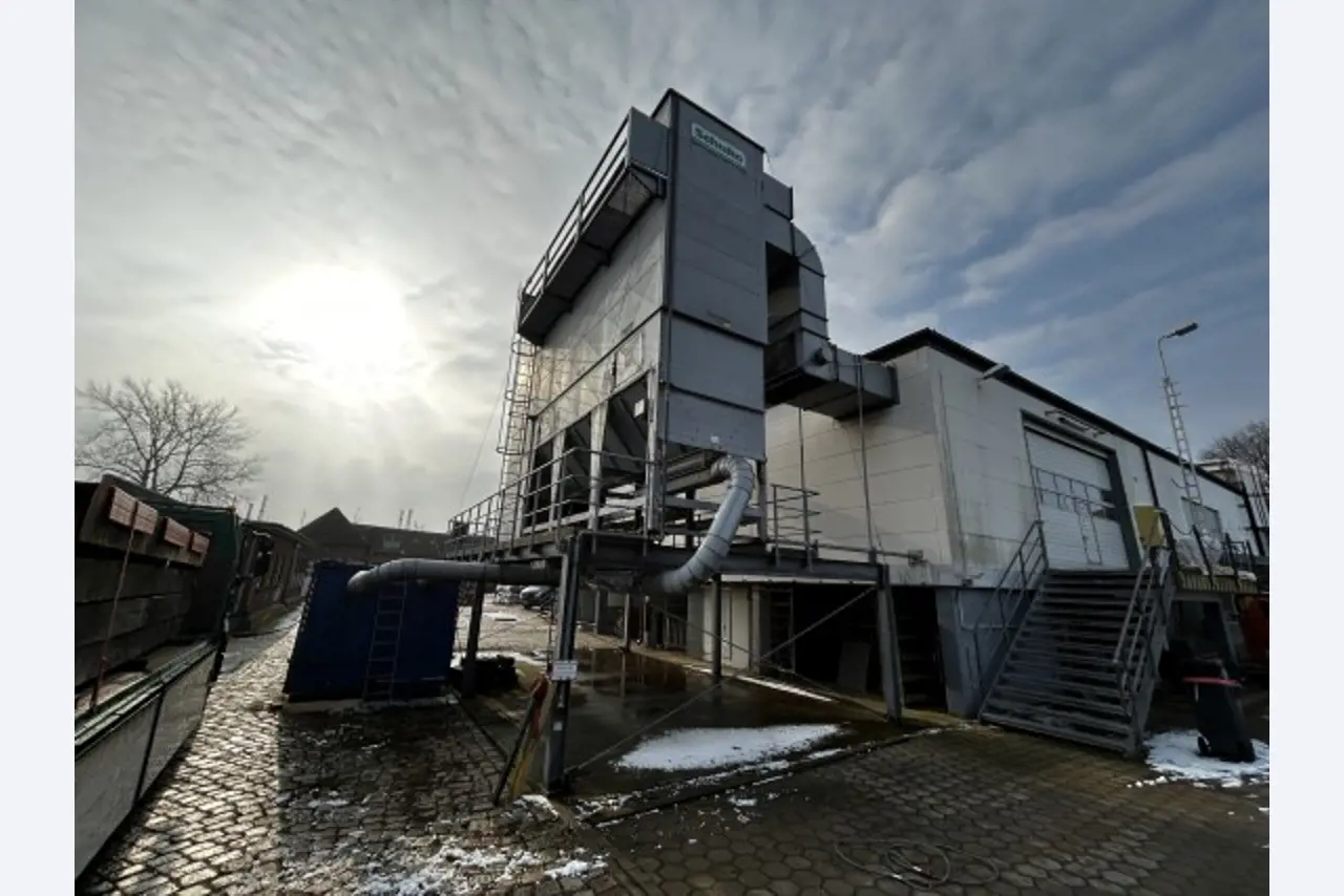 Working ship (direction finding boat) "Deepenschriewer IV" <br>and living barge "WS 3"-1