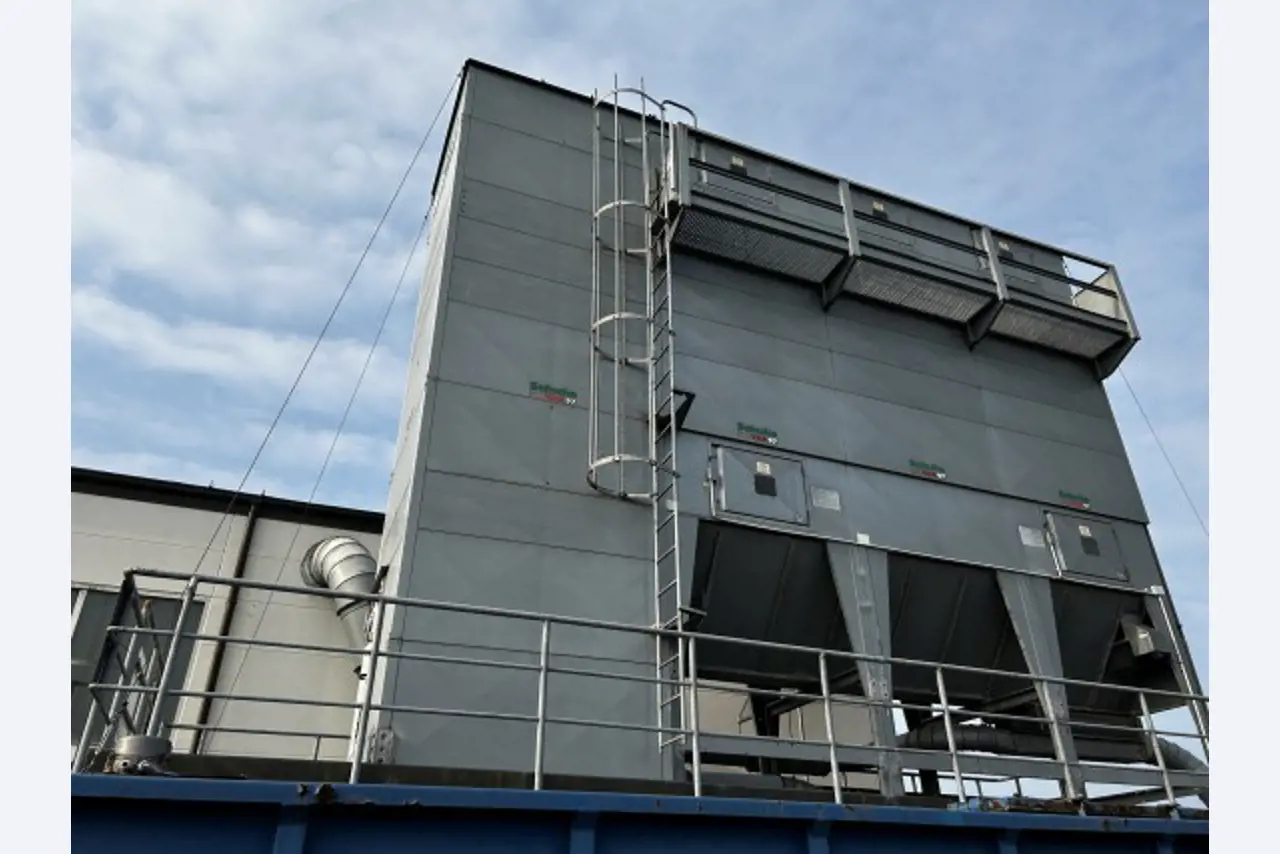 Working ship (direction finding boat) "Deepenschriewer IV" <br>and living barge "WS 3"-9