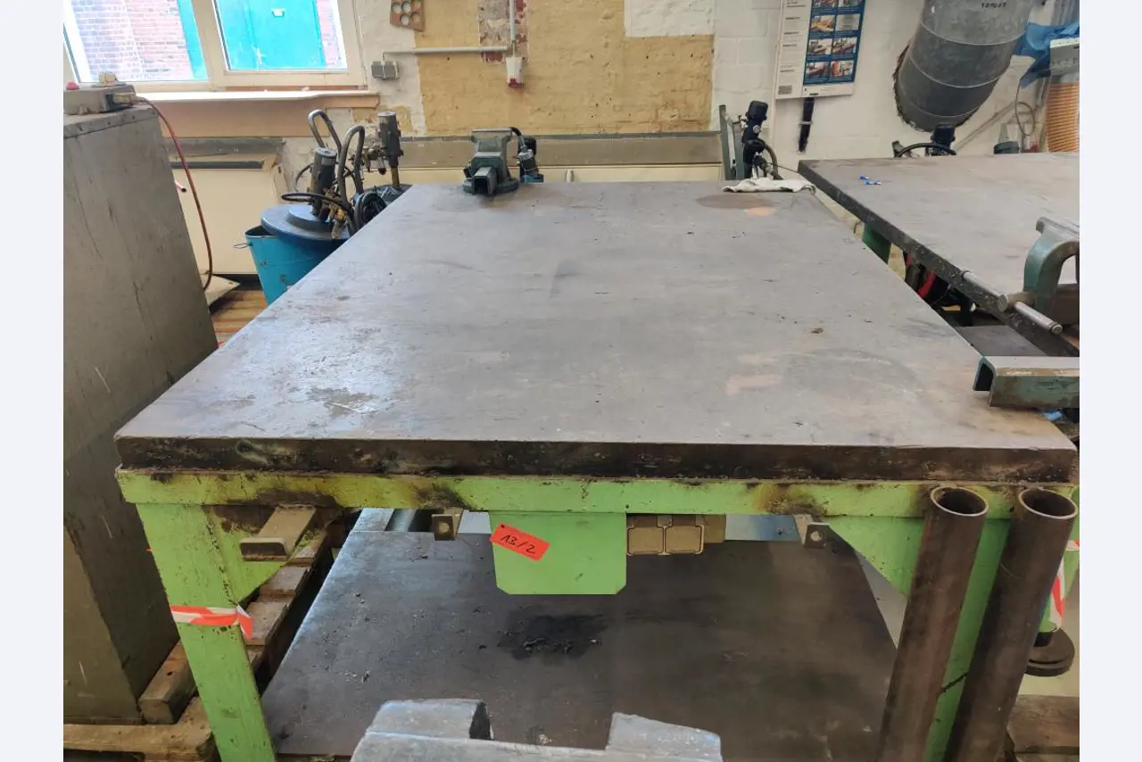 Equipos de taller y fontanería de la zona portuaria-1