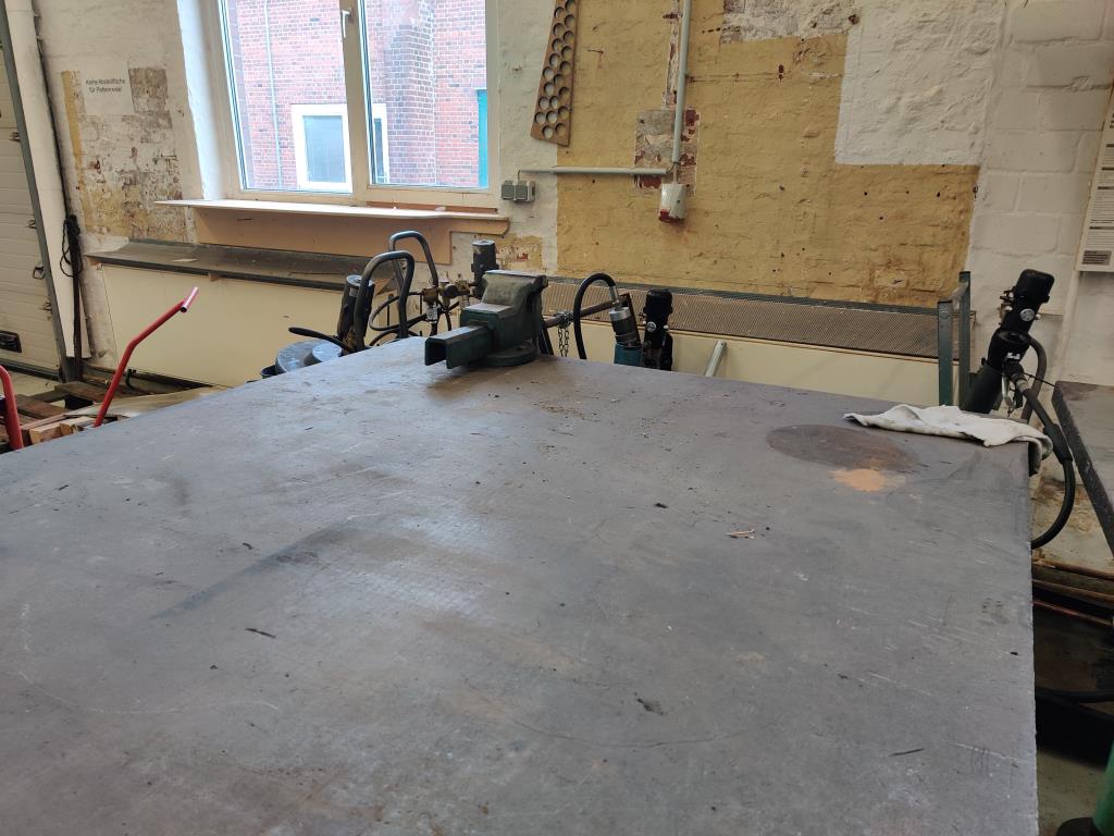 Equipos de taller y fontanería de la zona portuaria-2