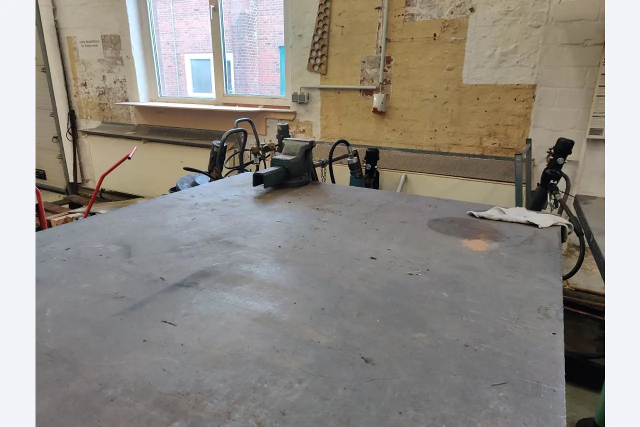 Equipos de taller y fontanería de la zona portuaria-2