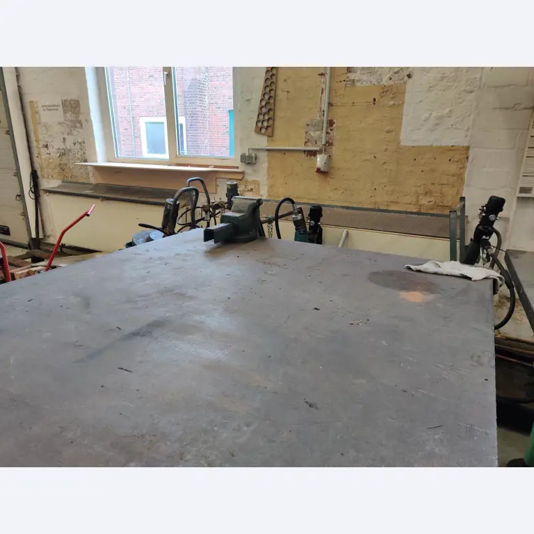 Equipos de taller y fontanería de la zona portuaria-2