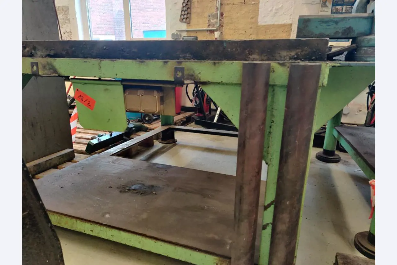 Equipos de taller y fontanería de la zona portuaria-3