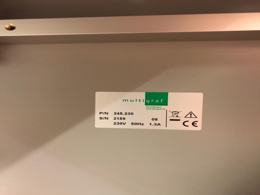 Dobře udržované dřevoobráběcí stroje, odsávací systémy a ruční nářadí v dřevařské dílně/přístavu.-6