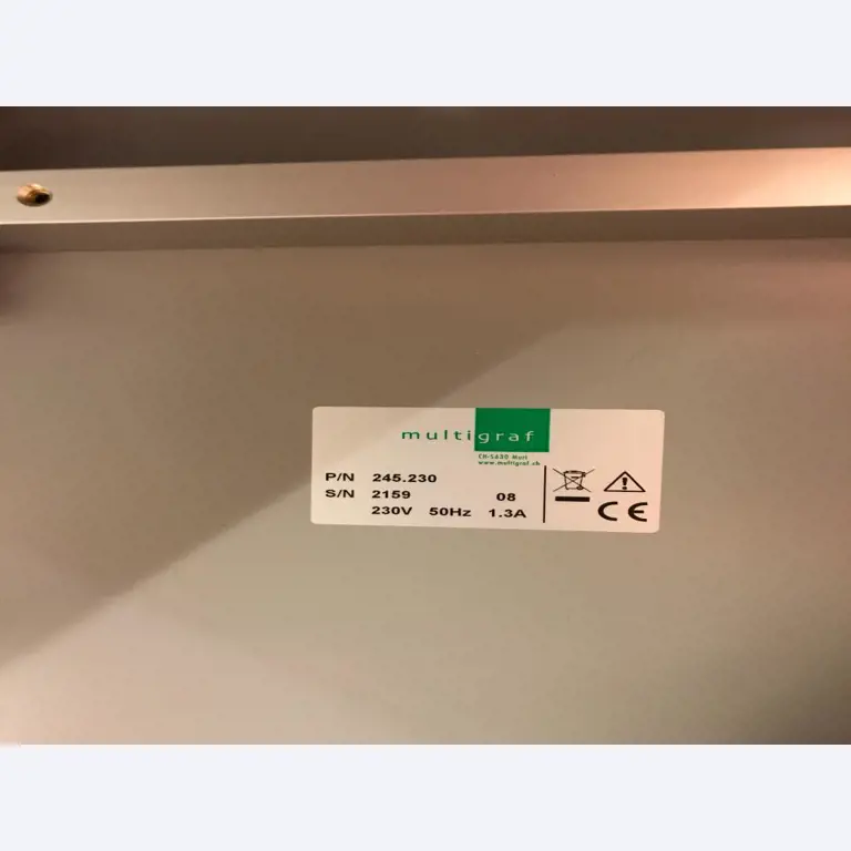 Máquinas para trabajar la madera, sistemas de extracción y herramientas manuales en buen estado en un taller/puerto de madera-6