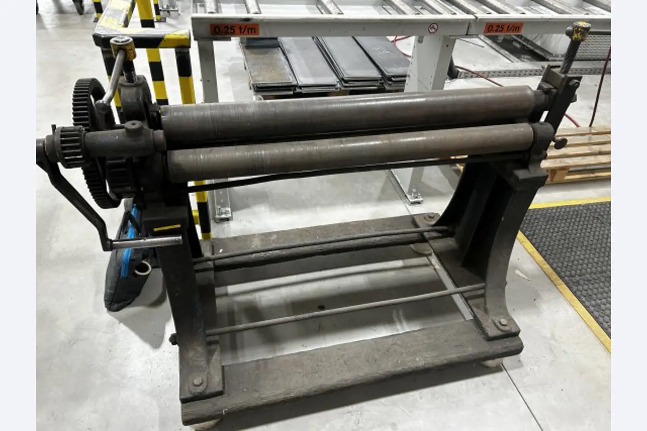 Working ship (direction finding boat) "Deepenschriewer IV" <br>and living barge "WS 3"-1