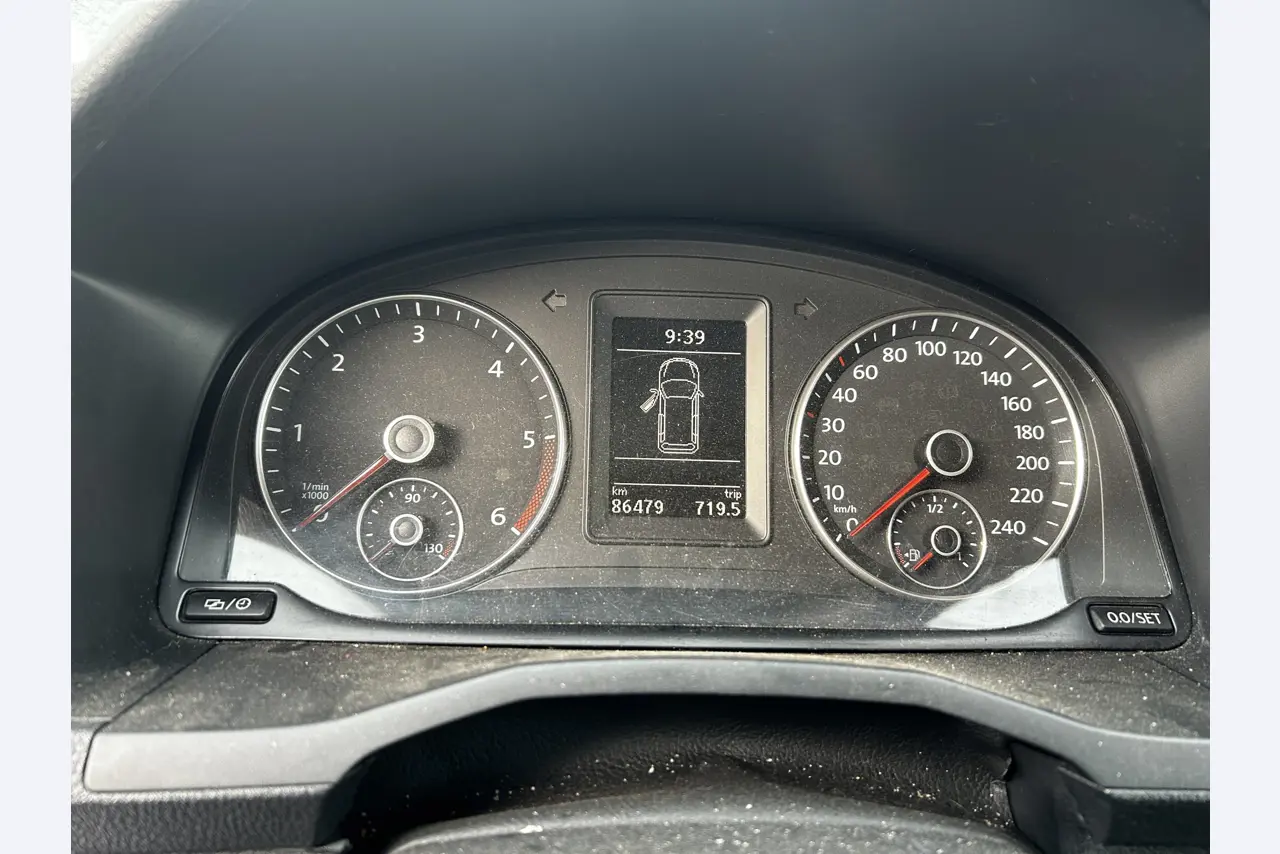 gepflegte Behördenfahrzeuge aus dem Hafenumfeld-10