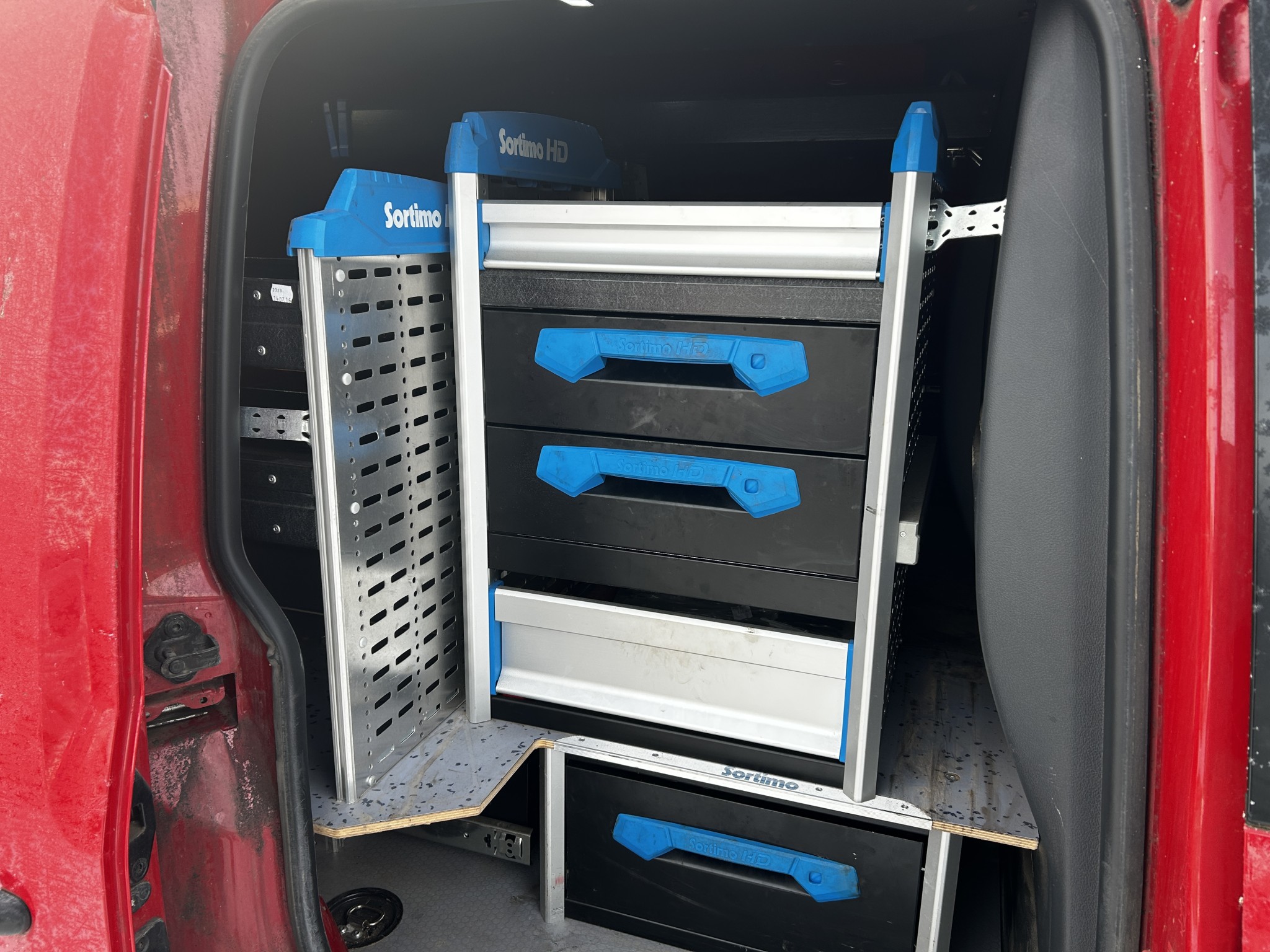 gepflegte Behördenfahrzeuge aus dem Hafenumfeld-12