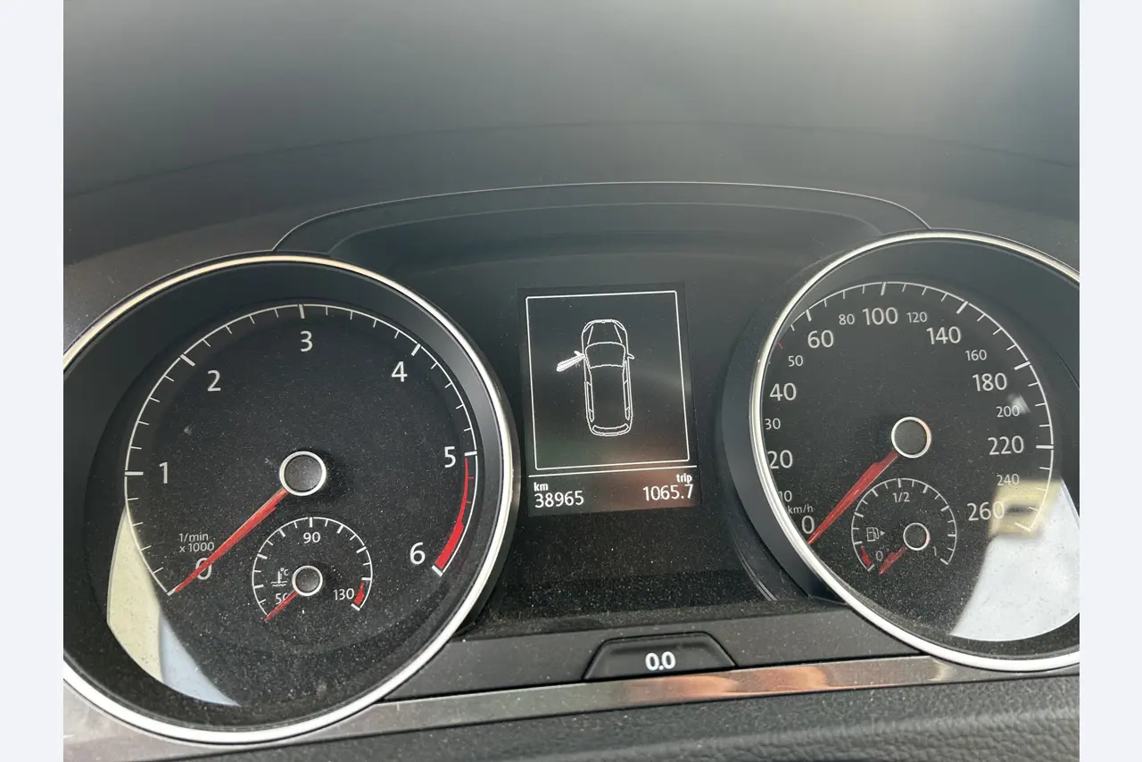 gepflegte Behördenfahrzeuge aus dem Hafenumfeld-10