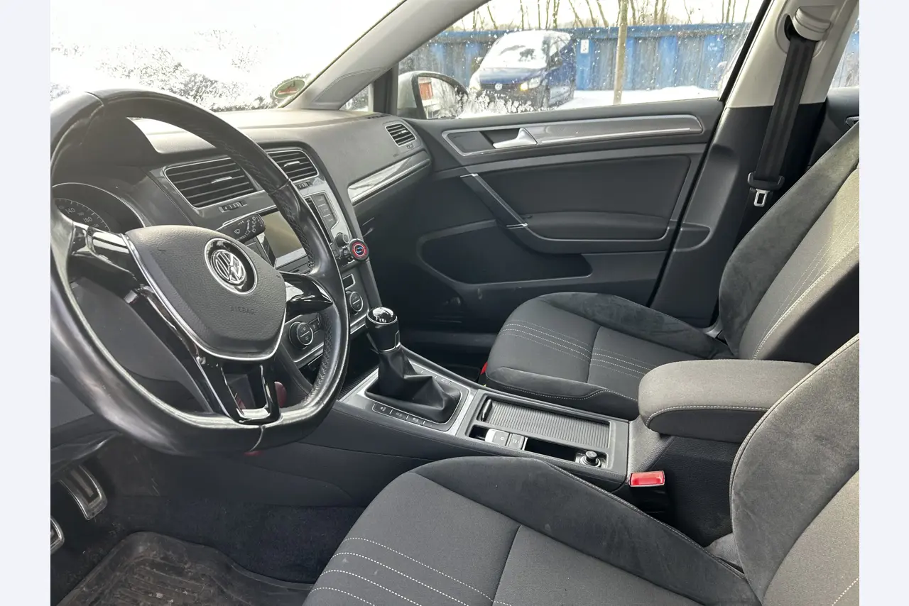 gepflegte Behördenfahrzeuge aus dem Hafenumfeld-9