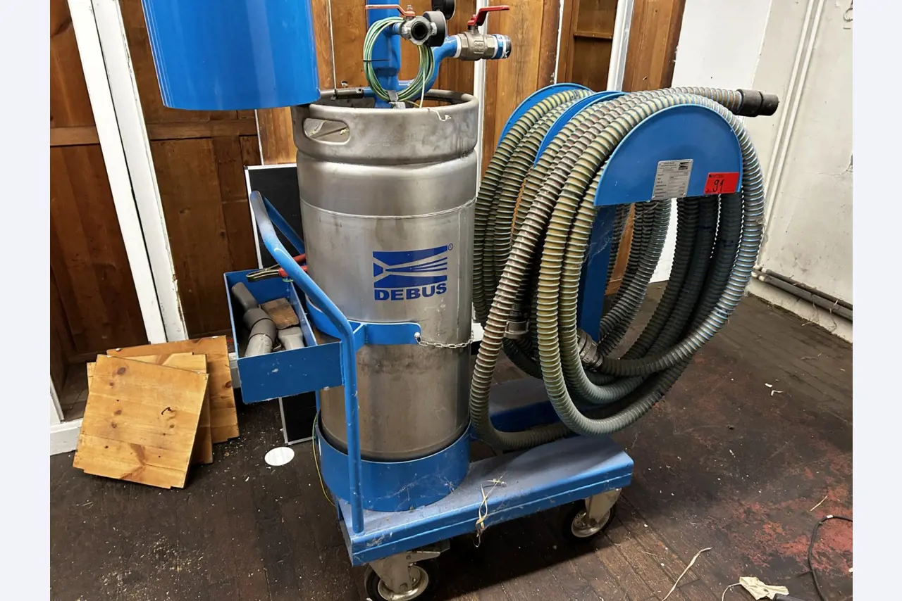 well-kept technical equipment from the port environment-1