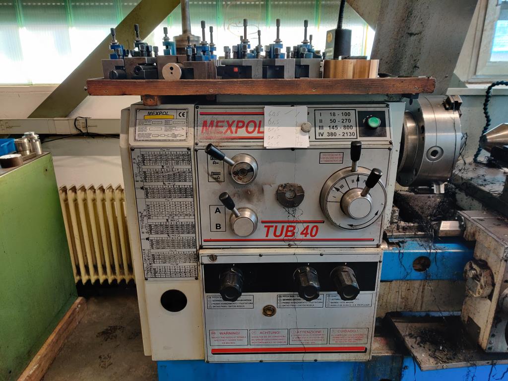 Diversos equipamentos de cantina e acessórios de oficina da zona portuária-12