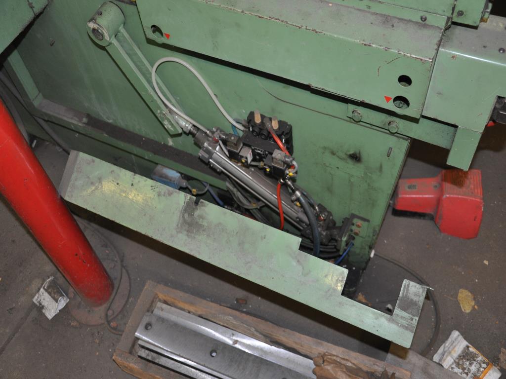 Diversos equipamentos de cantina e acessórios de oficina da zona portuária-7