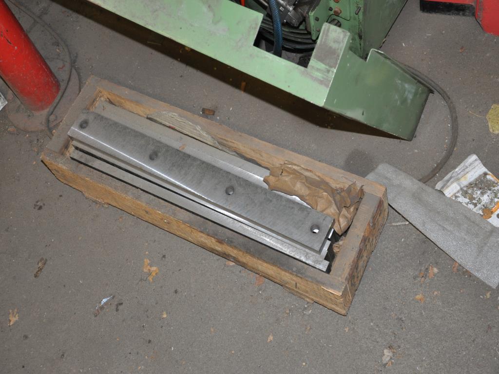 Diversos equipamentos de cantina e acessórios de oficina da zona portuária-9