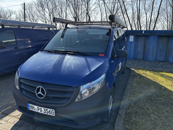 Bateau de travail (bateau-sonde) "Deepenschriewer IV&quot ; <br>ainsi que des barges d'habitation "WS 3&quot ;

-2