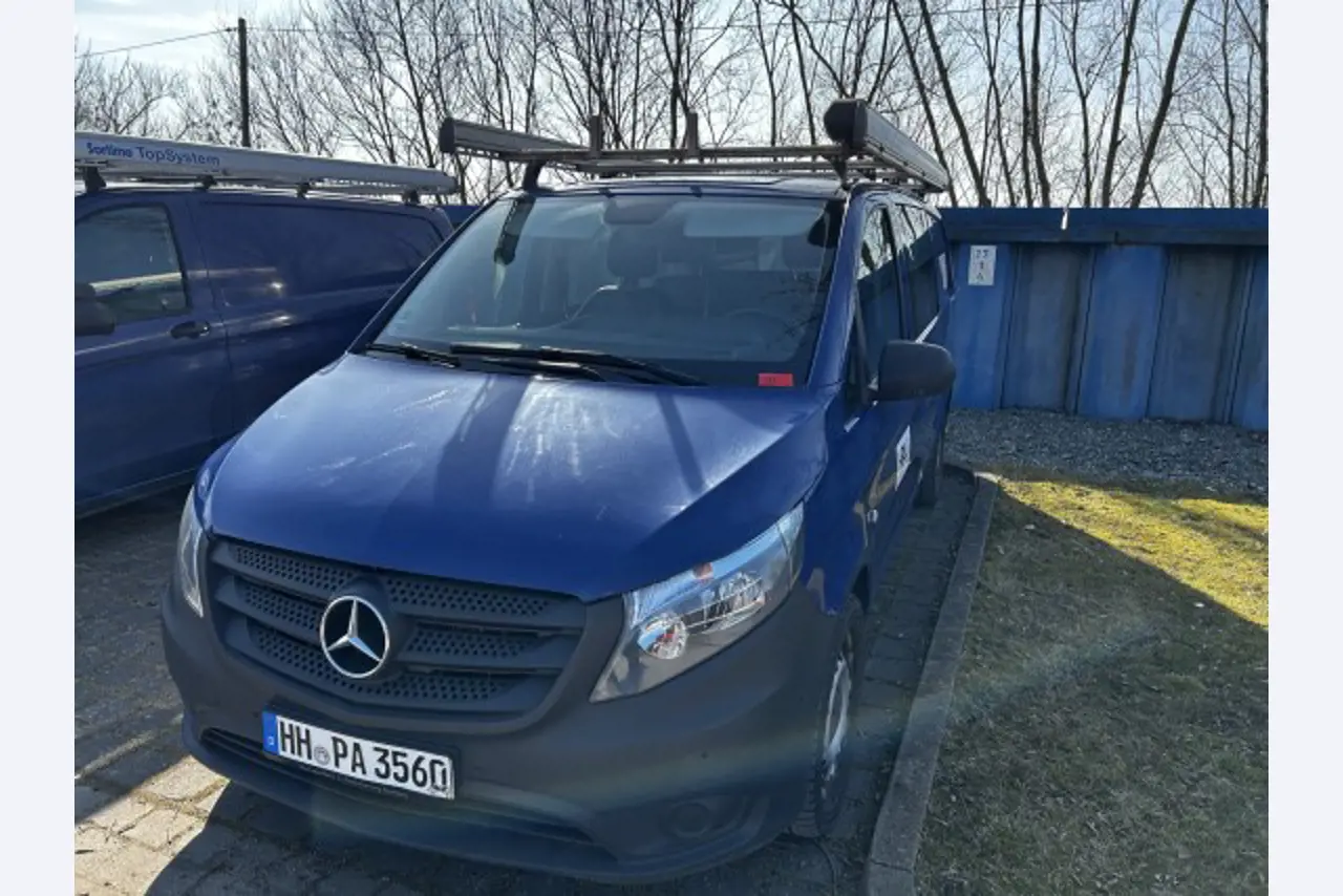 Barco de trabajo (barco de sondeo) "Deepenschriewer IV" <br>así como barcazas residenciales "WS 3"
-2