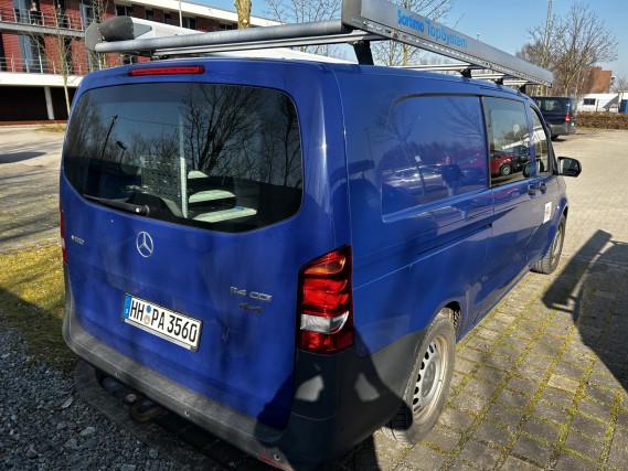 Bateau de travail (bateau-sonde) "Deepenschriewer IV&quot ; <br>ainsi que des barges d'habitation "WS 3&quot ;

-10