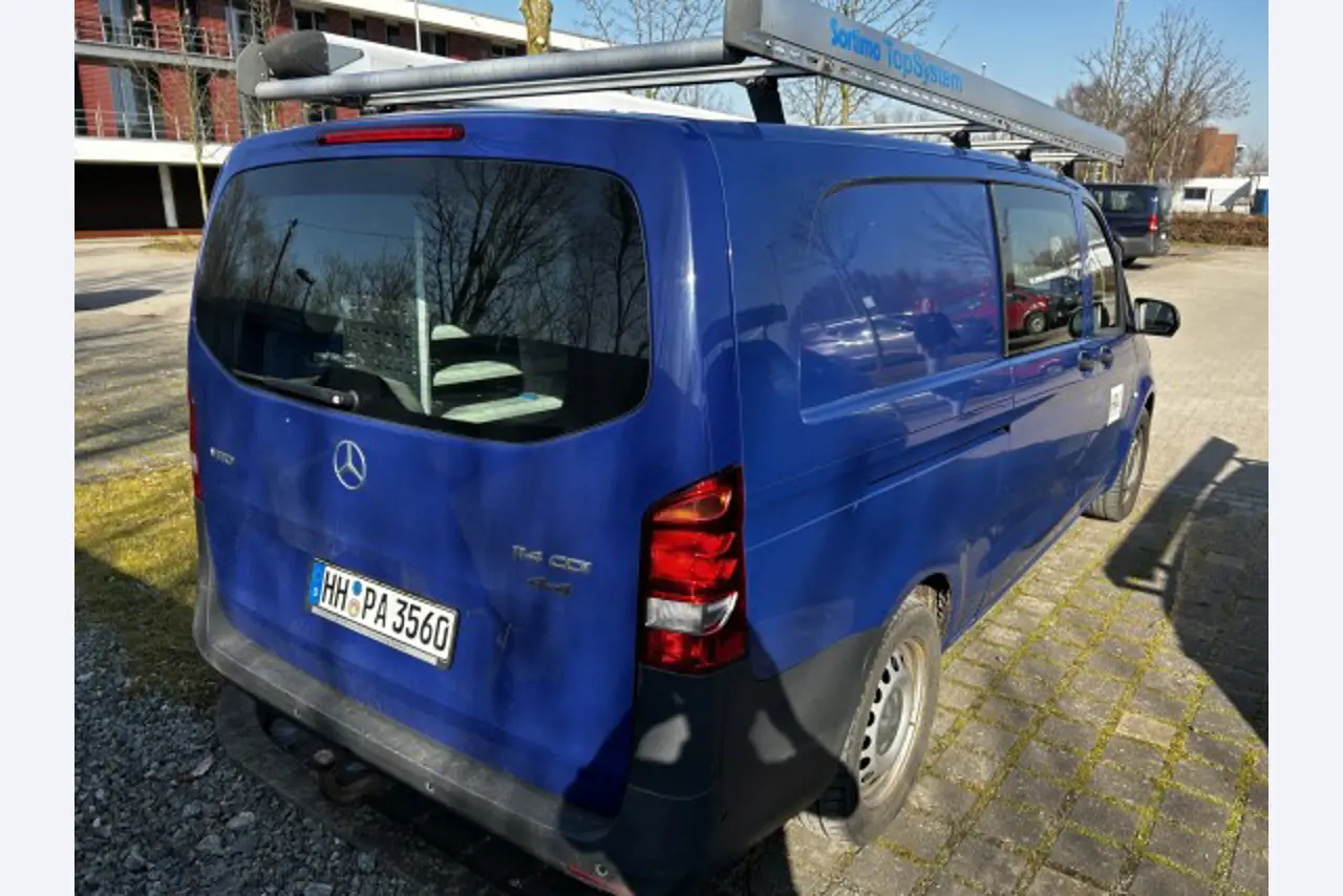 Barco de trabajo (barco de sondeo) "Deepenschriewer IV" <br>así como barcazas residenciales "WS 3"
-10