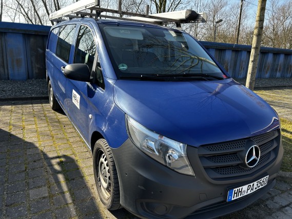 Bateau de travail (bateau-sonde) "Deepenschriewer IV&quot ; <br>ainsi que des barges d'habitation "WS 3&quot ;

-1