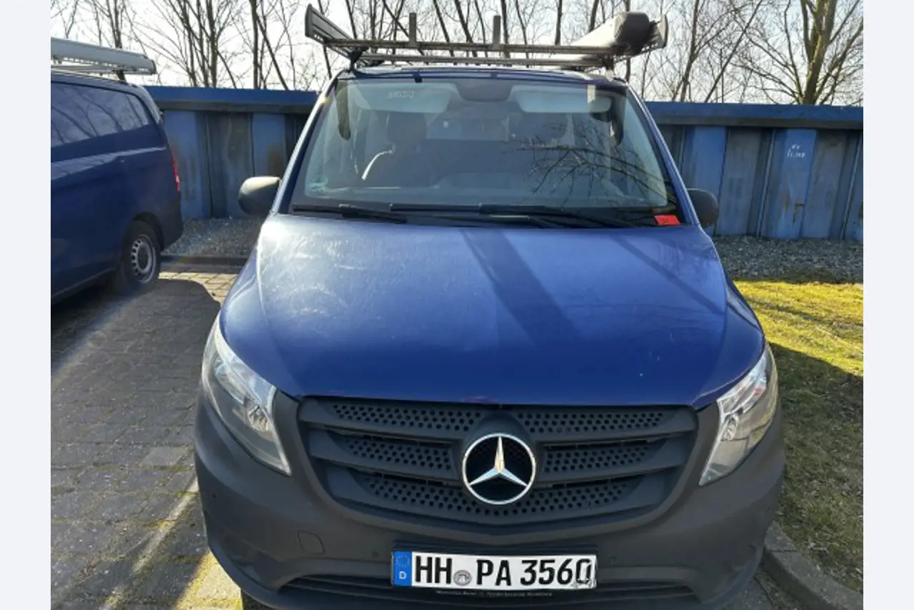 Barco de trabajo (barco de sondeo) "Deepenschriewer IV" <br>así como barcazas residenciales "WS 3"
-4