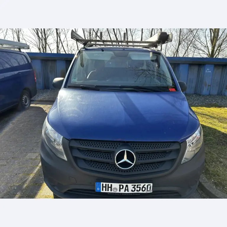 Barco de trabajo (barco de sondeo) "Deepenschriewer IV" <br>así como barcazas residenciales "WS 3"
-4