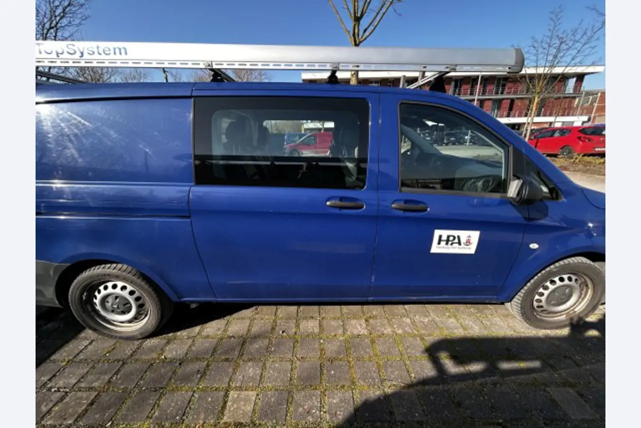 Barco de trabajo (barco de sondeo) "Deepenschriewer IV" <br>así como barcazas residenciales "WS 3"
-6