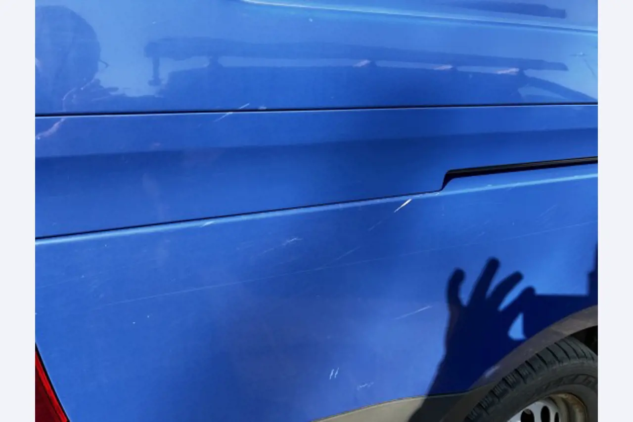 Barco de trabajo (barco de sondeo) "Deepenschriewer IV" <br>así como barcazas residenciales "WS 3"
-8