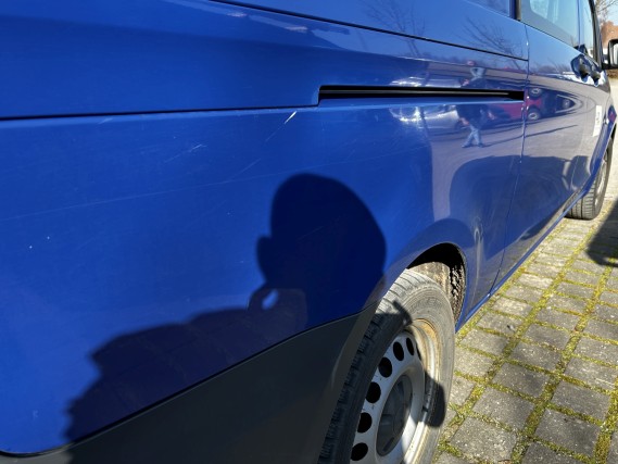 Bateau de travail (bateau-sonde) "Deepenschriewer IV&quot ; <br>ainsi que des barges d'habitation "WS 3&quot ;

-9