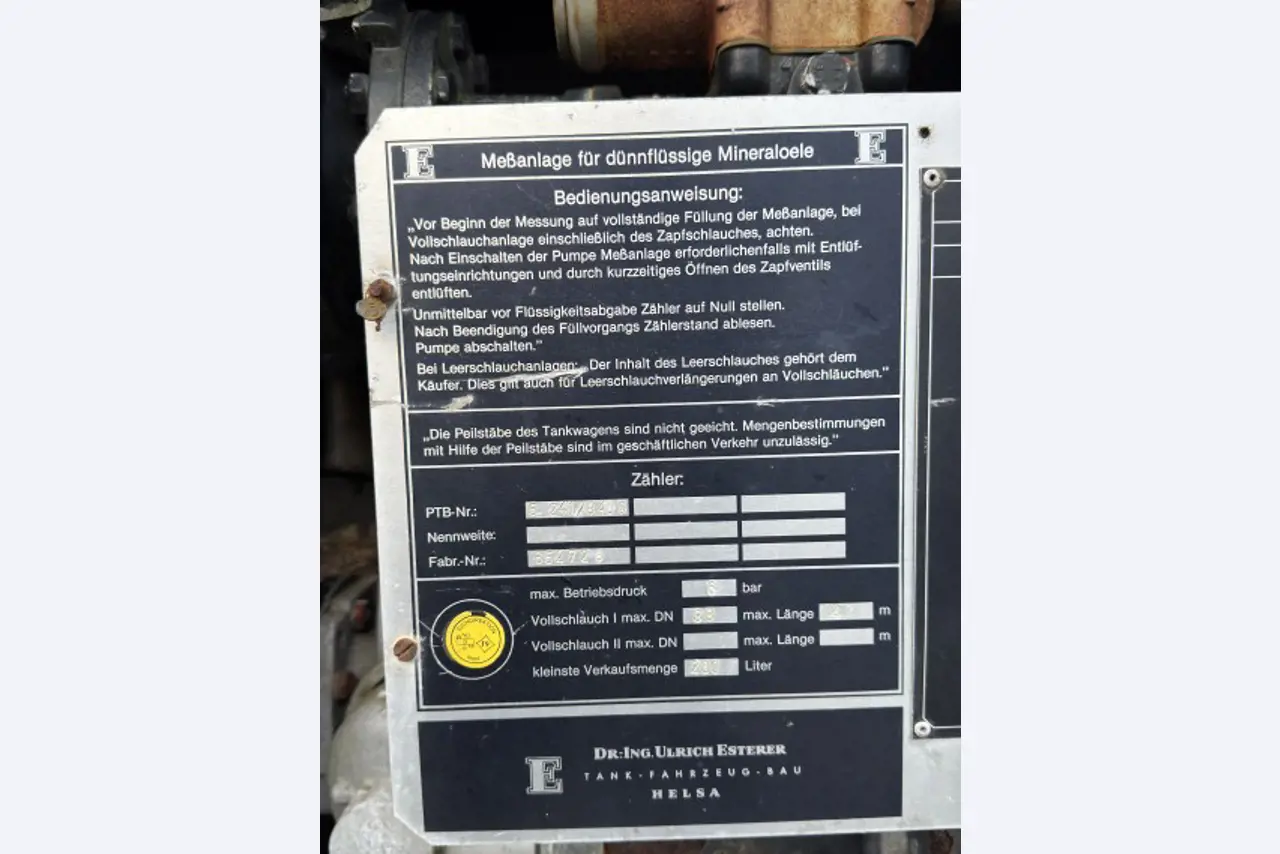Barco de trabajo (barco de sondeo) "Deepenschriewer IV" <br>así como barcazas residenciales "WS 3"
-2