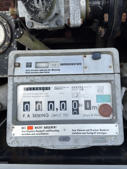 Delovni čoln (sondirni čoln) "Deepenschriewer IV" <br>kot tudi stanovanjske barke "WS 3"

-1